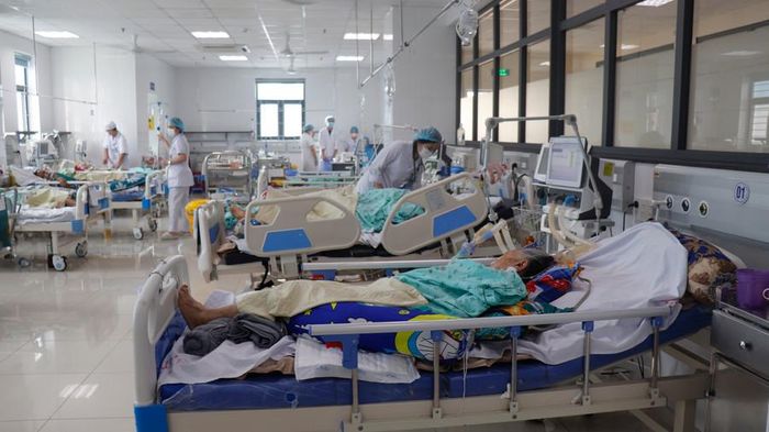  Quy định liên quan đến thanh toán tiền giường trong tình huống quá tải cục bộ, trong dịch bệnh, giường hồi sức tích cực, hồi sức cấp cứu vẫn còn vướng mắc. Ảnh: M.H 