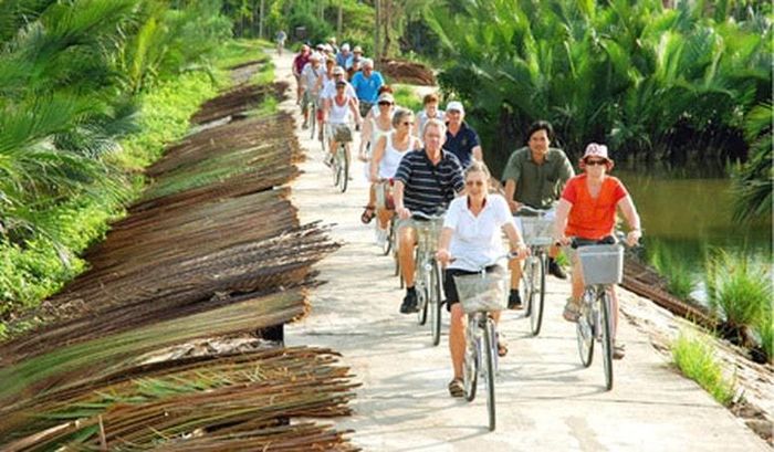 Việt Nam đã đón trên 15,4 triệu lượt khách quốc tế, tăng 21,5% so với cùng kỳ năm 2024. Ảnh: S.T