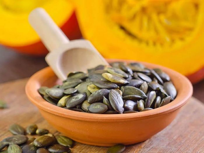 Hạt bí đỏ tẩy giun sán.