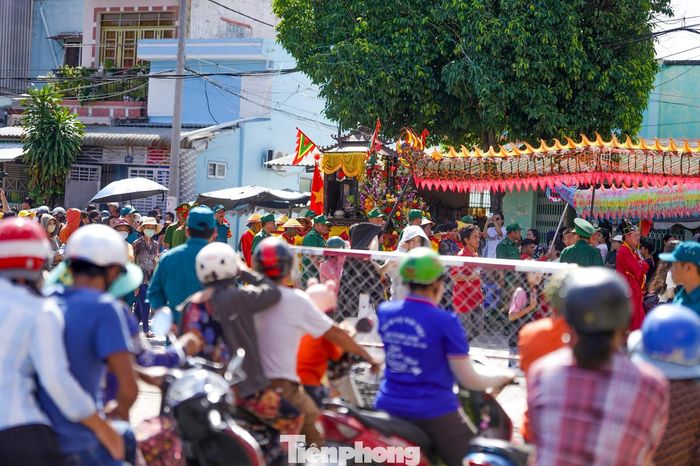  Một số tuyến đường trung tâm tạm dừng lưu thông phục vụ đoàn rước. 