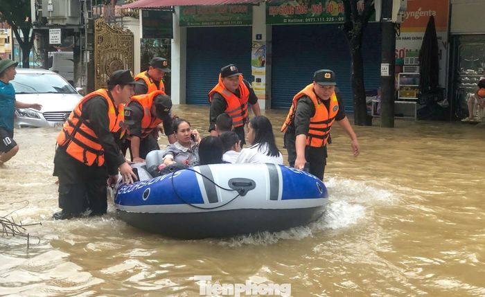  "Trong tình thế cấp bách khi nước lũ ở các khu vực nơi địa bàn đơn vị phụ trách trong đó có khu vực các phường trung tâm thuộc tỉnh Thái Nguyên lên cao đột ngột, uy hiếp đến sự an nguy của nhân dân, Trung đoàn đã huy động tối đa quân số, phương tiện hiện có để tham gia phối hợp cùng các lực lượng và chính quyền địa phương", đại diện Trung đoàn CSCĐ Đông Bắc chia sẻ. 