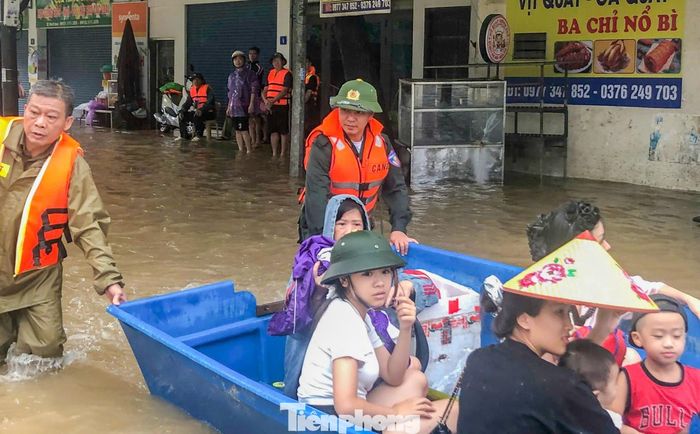  Mưa lớn xảy ra trong thời gian ngắn kết hợp với địa hình lòng sông hẹp và uốn lượn mạnh dẫn đến tốc độ thoát nước bị giảm gây ngập lụt nghiêm trọng và lũ lớn ở các khu vực này. Nước lũ trên các sông thuộc các tỉnh Tuyên Quang, Cao Bằng, Thái Nguyên, Lạng Sơn, Bắc Ninh nhiều nơi đang vượt mức báo động 3, nhiều trạm đo đã ghi nhận lũ kỷ lục. 