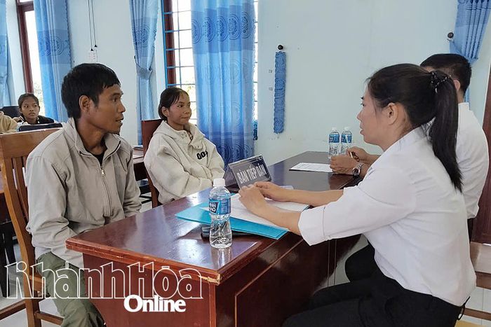 Trợ giúp pháp lý cho đồng bào dân tộc thiểu số tại xã Bác Ái Tây.