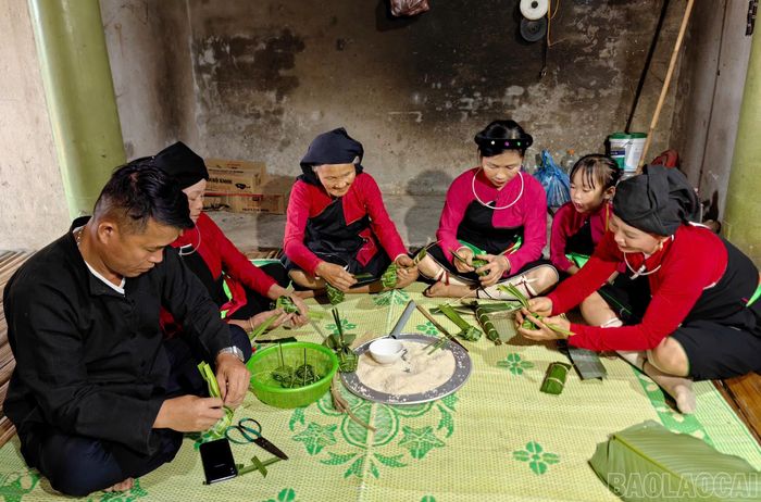  Ẩm thực truyền thống và sinh hoạt thường nhật là nơi văn hóa được gìn giữ bền vững nhất. Mỗi món ăn, mỗi nếp sống đều chất chứa hồn cốt dân tộc, là sợi dây kết nối quá khứ - hiện tại - tương lai. 