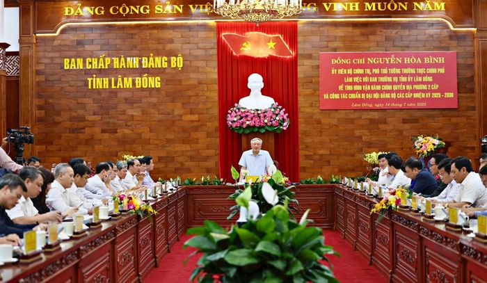 Đồng chí Nguyễn Hòa Bình, Ủy viên Bộ Chính trị, Phó Thủ tướng Thường trực Chính phủ có buổi làm việc với Ban Thường vụ Tỉnh ủy tỉnh Lâm Đồng về tình hình vận hành chính quyền địa phương 2 cấp; công tác chuẩn bị Đại hội đại biểu Đảng bộ tỉnh, nhiệm kỳ 2025 - 2030