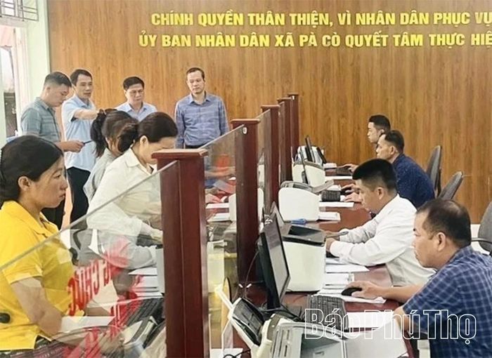 Trung tâm Phục vụ hành chính công xã vùng cao Pà Cò đã có đường truyền mạng số liệu chuyên dùng và mạng internet kết nối, với tốc độ tối thiểu 6 Mbps, bảo đảm vận hành ổn định