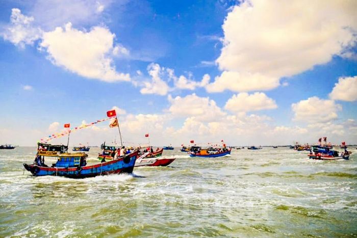Đây là nghi lễ trang trọng và linh thiêng nhất của Lễ hội Nghinh Ông Cần Giờ 2025 với niềm ước vọng về những chuyến đi biển an lành, bội thu.