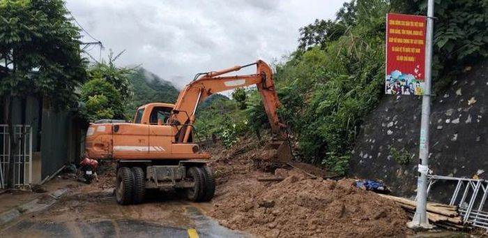 Hiện đã thông xe 11/11 vị trí bị tắc do ảnh hưởng bão số 11.