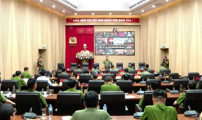 Hội nghị được tổ chức trực tuyến từ trụ sở Bộ Công an đến điểm cầu Công an các địa phương trên cả nước...