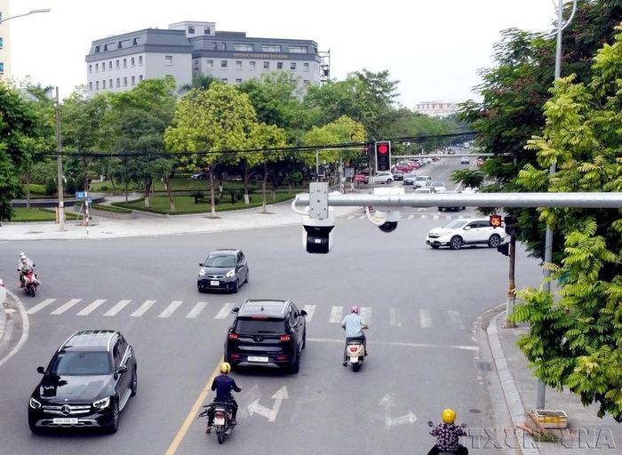 Hệ thống camera được gắn ở ngã tư đường Tôn Đức Thắng - Mê Linh thành phố Vĩnh Yên, Phú Thọ. Ảnh: Hoàng Hùng – TTXVN
