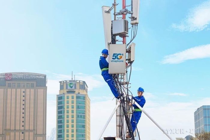 Tập đoàn VNPT khẩn trương triển khai lắp đặt hạ tầng và trạm thu phát sóng VinaPhone 5G trên toàn quốc. Ảnh: Minh Quyết-TTXVN