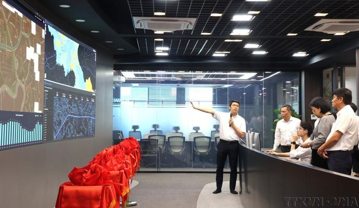 Tổng Công ty cấp nước Sài Gòn chính thức đưa vào hoạt động Trung tâm Vận hành hệ thống cấp nước (SWOC). Ảnh: Anh Tuấn – TTXVN