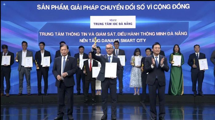 Trung tâm Thông tin và giám sát, điều hành thông minh Đà Nẵng đã được trao giải "Giải pháp chuyển đổi số vì cộng đồng" với nền tảng Danang Smart City.