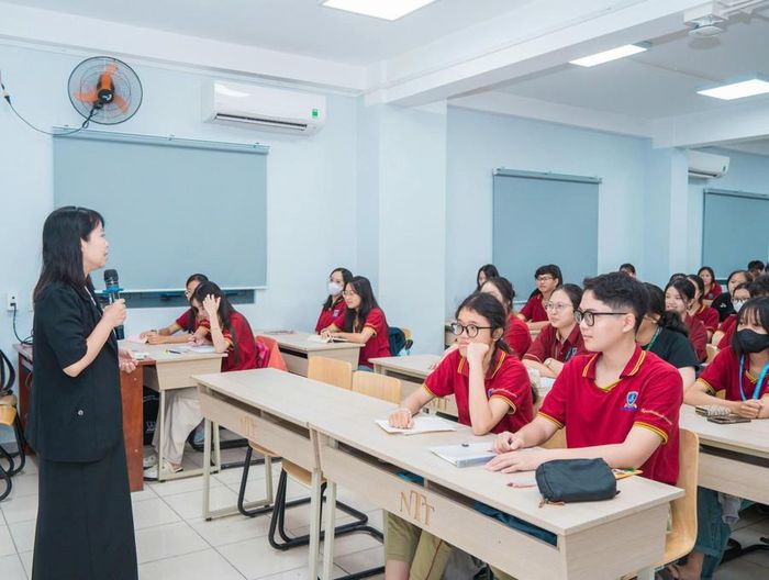  TS. Cù Ngọc Phương: Tư tưởng Hồ Chí Minh không chỉ là kim chỉ nam cho hành động, mà còn là nền tảng triết học định hướng cho một nền giáo dục Việt Nam bền vững và có bản sắc. 