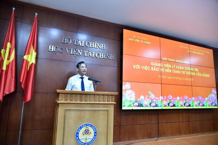  TS Nguyễn Văn Bình nêu bật vai trò, ý nghĩa của hội thảo. 