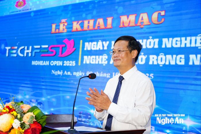 Đồng chí Nguyễn Quý Linh – Giám đốc Sở KH&CN Nghệ An phát biểu khai mạc. Ảnh: T.P
