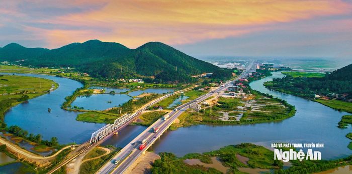 Đường vô xứ Nghệ. Ảnh tư liệu: Thanh Hải