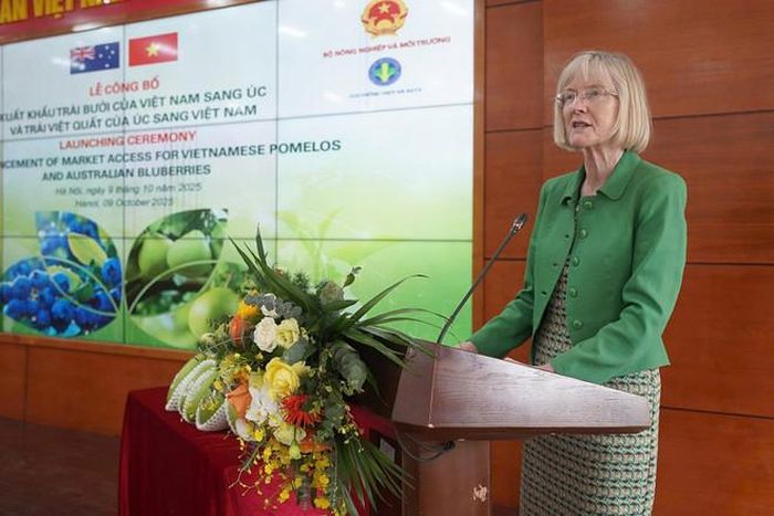  Đại sứ Australia tại Việt Nam Gillian Bird cho biết lễ ký kết nghị định thư hôm nay mở ra cơ hội lớn cho hợp tác thương mại rau quả giữa Việt Nam - Australia. (Ảnh: BNNMT) 