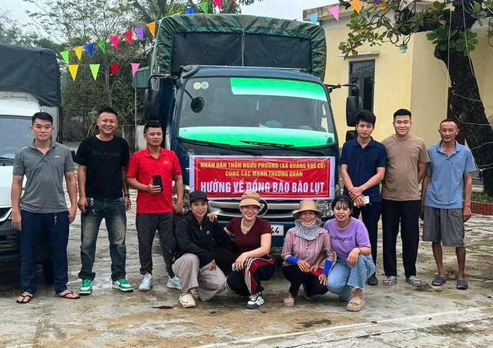 Những chuyến xe ân tình hướng về đồng bào vùng lũ.