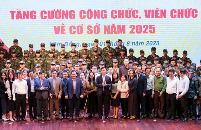 Lâm Đồng là tỉnh đầu tiên trong cả nước sau sáp nhập tổ chức chương trình Tôi làm cán bộ xã, với 730 cán bộ cấp tỉnh được biệt phái về hỗ trợ các xã, phường