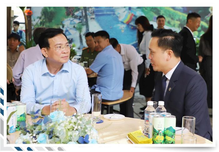 Phó Bí thư Tỉnh ủy, Chủ tịch UBND tỉnh Lâm Đồng Hồ Văn Mười nghe chủ đầu tư báo cáo tiến độ Dự án Khu du lịch Bobla