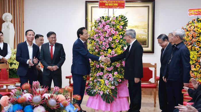 Đoàn công tác Bộ Dân tộc và tôn giáo chúc mừng Hội Đồng Giám mục Việt Nam tổ chức thành công đại hội