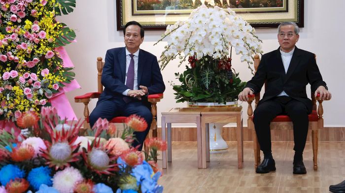 Tổng Giám mục Nguyễn Năng, Chủ tịch HĐGMVN, Tổng Giám mục Tổng Giáo phận Thành phố Hồ Chí Minh tiếp đoàn trọng thể tại Tòa Giám mục Đà Lạt