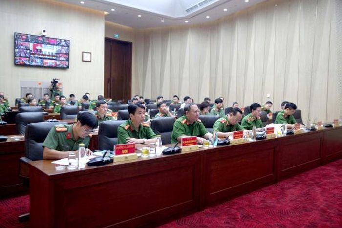 Hội nghị được tổ chức trực tuyến từ Hội trường Bộ Công an đến các điểm cầu Công an các tỉnh, địa phương.