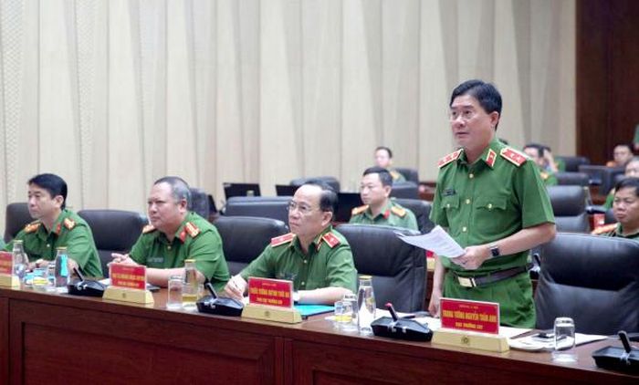 Trung tướng Nguyễn Tuấn Anh, Cục trưởng Cục Cảnh sát PCCC và CNCH phát biểu tại hội nghị.