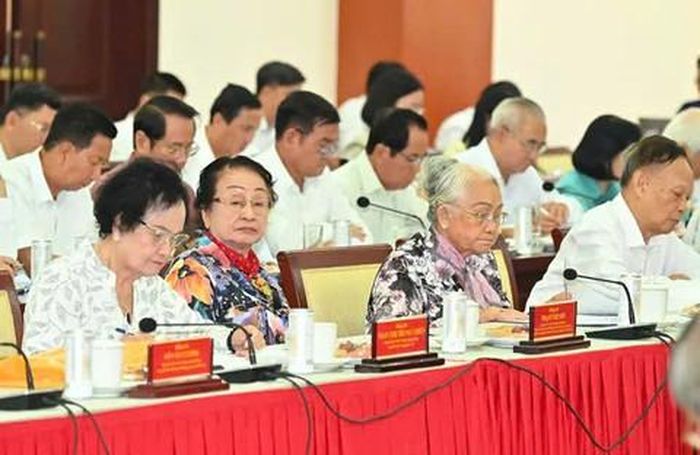 Các đại biểu tại buổi góp ý văn kiện ĐH vào tháng 8/2025