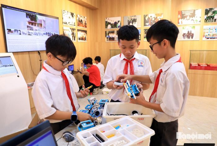 “Chúng tôi mong rằng, trong thời gian tới, thành phố Hà Nội sẽ tổ chức nhiều hoạt động để thúc đẩy sự phát triển STEM Robotics trong lĩnh vực giáo dục”, anh Đại chia sẻ thêm.