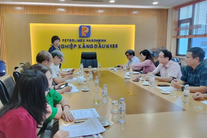 GS.TS. Đặng Kim Chi, Chủ tịch Hội đồng giám khảo lĩnh vực 4 nhận xét về đề tài. Ảnh: Thu Hằng