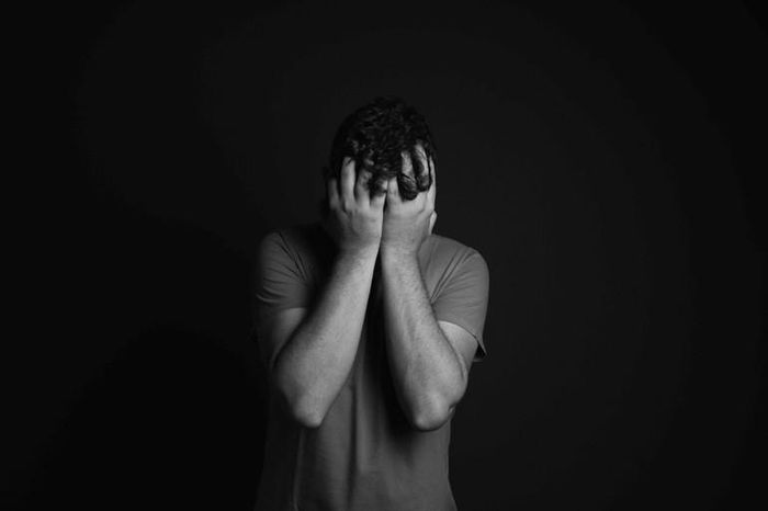  Thảo luận về tự tử không phải là điều dễ dàng nhưng là việc cần làm một cách tỉnh táo, có hiểu biết và cảm thông. (Ảnh minh họa) 
