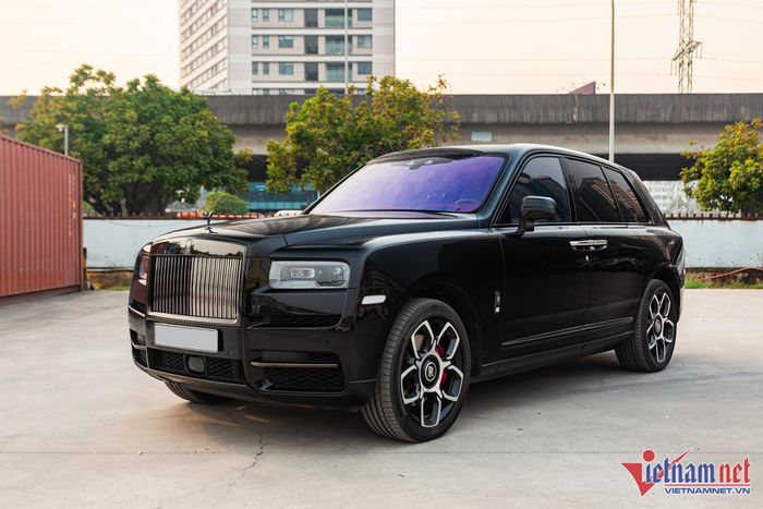 Chiếc Cullinan Black Badge 2020 có giá 26 tỷ đồng sau 5 năm lăn bánh. Ảnh: Tiến Dũng