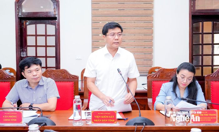 Viện trưởng Viện Kiểm sát Nhân dân tỉnh Bùi Việt Cường phát biểu tại phiên họp. Ảnh: Phạm Bằng
