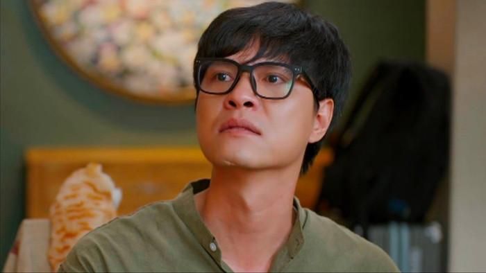 Toàn là người đàn ông biết chăm lo cho gia đình, còn gặp nhiều áp lực trong lo toan kinh tế gia đình, trong khi Trúc Lam lại là người sống hồn nhiên, không làm ra nhiều tiền. Toàn còn chịu nhiều tổn thương vì mẹ vợ hay chê bai, so sánh (Ảnh: VFC).