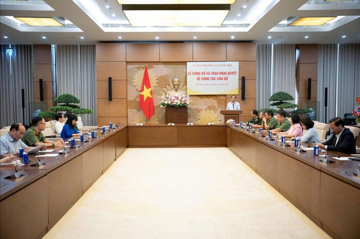 Quang cảnh Lễ công bố và trao Nghị quyết của Ủy ban Thường vụ Quốc hội