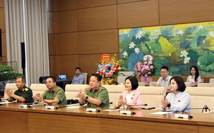 Các đại biểu tham dự Lễ công bố và trao Nghị quyết của Ủy ban Thường vụ Quốc hội