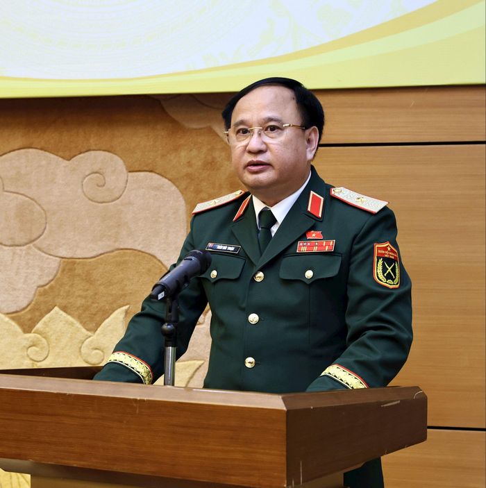 Phó Chủ nhiệm Ủy ban Quốc phòng, An ninh và Đối ngoại Trần Đức Thuận phát biểu