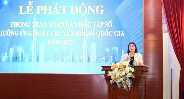 Phó Chủ tịch UBND xã Quảng Bị Tô Thị Đào phát động phong trào học tập số. Ảnh: Như Quỳnh