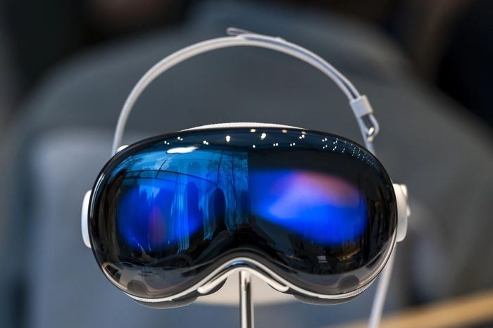 Apple Vision Pro. Ảnh: Bloomberg.