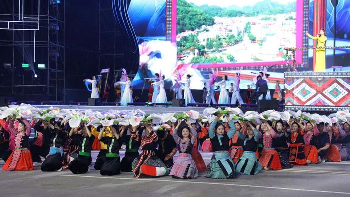  Tiết mục văn nghệ tại lễ kỷ niệm. 