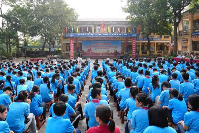 Học sinh Trường TH&THCS Mông Hóa tham gia chương trình tuyên truyền, trải nghiệm và thực hành kỹ năng PCCC&CNCH (ảnh Công an tỉnh Phú Thọ).