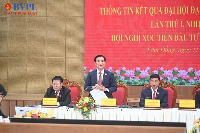 Phó Bí thư Tỉnh ủy, Chủ tịch UBND tỉnh Lâm Đồng, Hồ Văn Mười khẳng định, địa phương quyết tâm tháo gỡ bằng được hơn 300 dự án đang vướng mắc pháp lý và mong nhận được sự chia sẻ, đồng hành của các doanh nghiệp và nhà đầu tư. Ảnh: N.H.