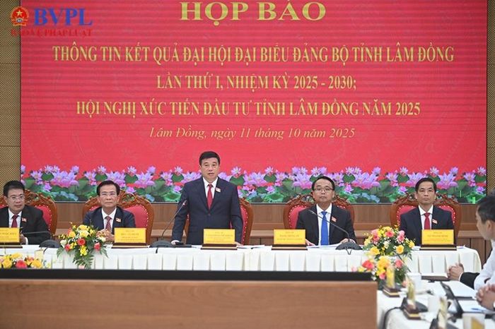Ủy viên Trung ương Đảng, Bí thư Tỉnh ủy Lâm Đồng Y Thanh Hà Niê Kđăm thông tin kết quả Đại hội đại biểu Đảng bộ tỉnh lần thứ I, nhiệm kỳ 2025 – 2030. Ảnh: N.H.