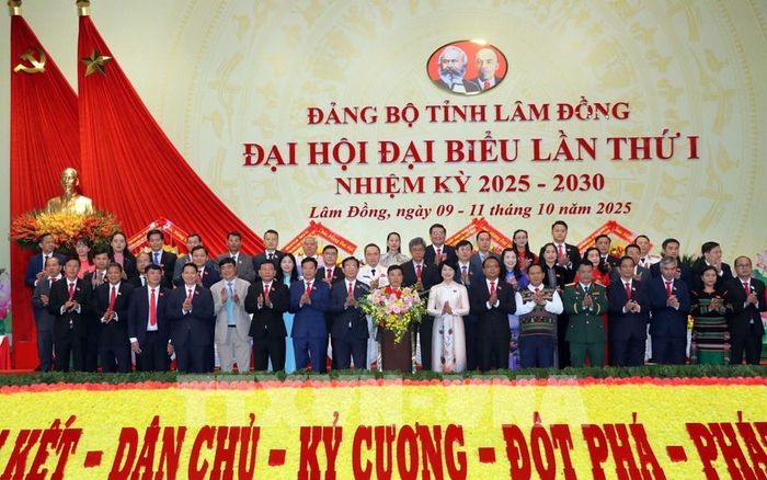 Đoàn đại biểu Đảng bộ tỉnh Lâm Đồng đi dự Đại hội đại biểu toàn quốc lần thứ XIV của Đảng. Ảnh: Chu Quốc Hùng - TTXVN