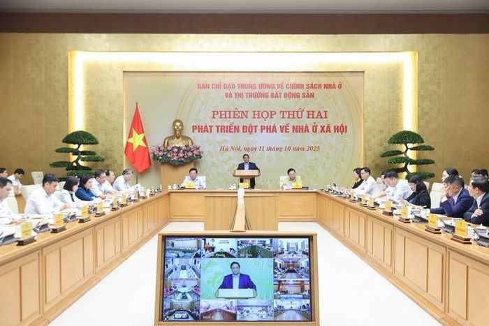 Thủ tướng mong muốn sau phiên họp sẽ giải quyết được ngay một số thẩm quyền của Chính phủ, của các bộ, ngành, địa phương - Ảnh: VGP/Nhật Bắc