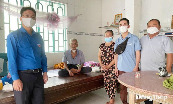 Xã đoàn vận động nhà hảo tâm hỗ trợ gia đình thanh niên Lê Minh Thiện.