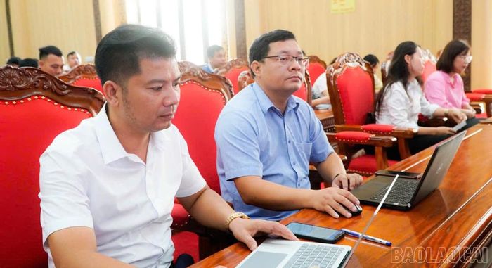  Các đại biểu tham gia thực hành ứng dụng trí tuệ nhân tạo AI. 