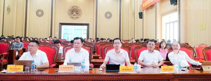  Các đại biểu tham dự buổi lễ phát động. 